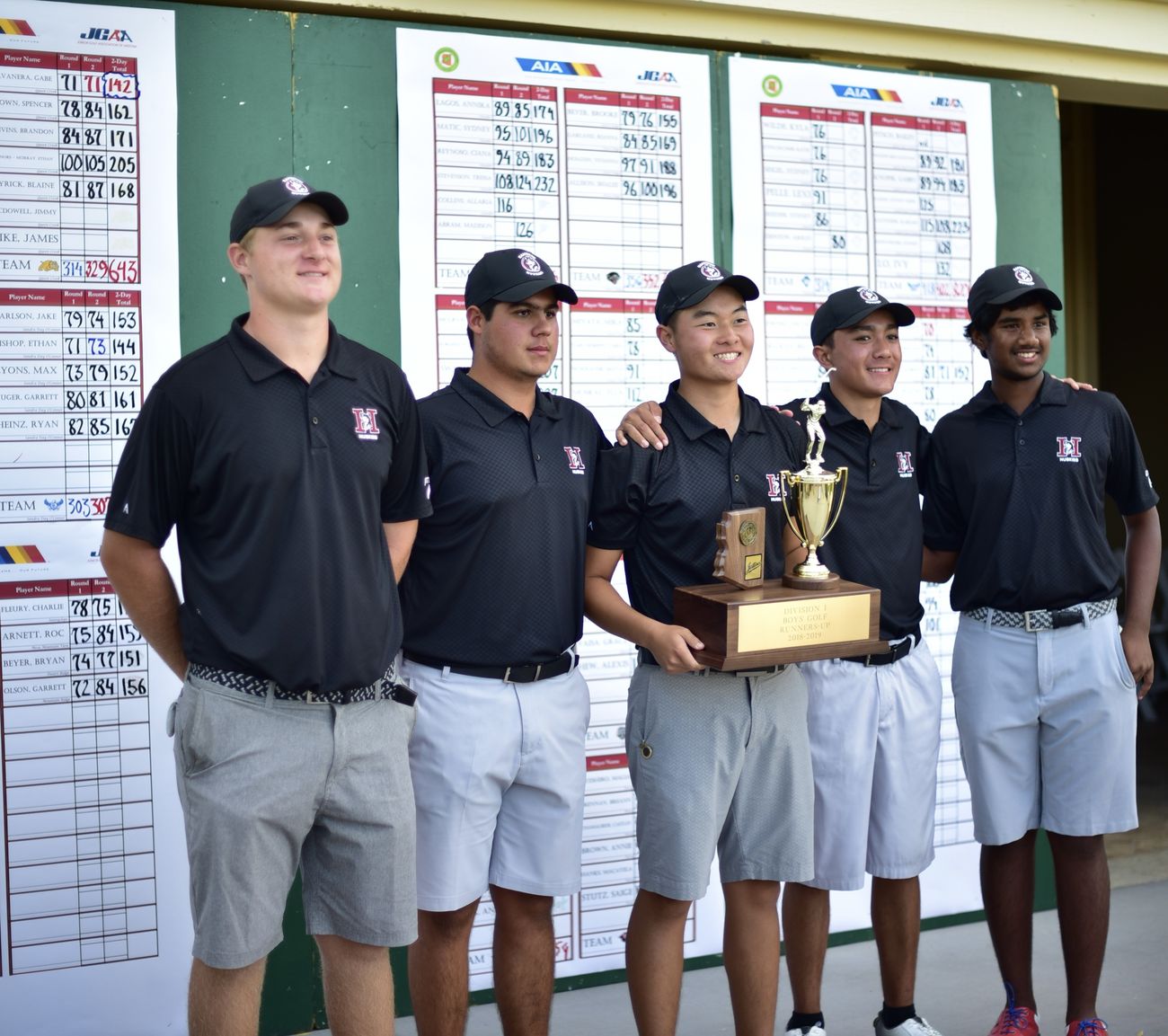 Hamilton High School varsity golf team with a state runner-up trophy